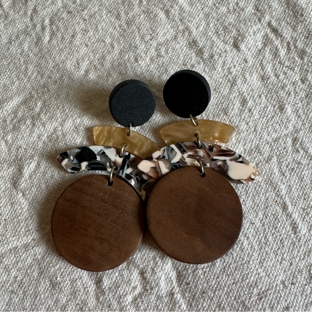Free people Wood and Resin bohemian natural material pendant drop earrings